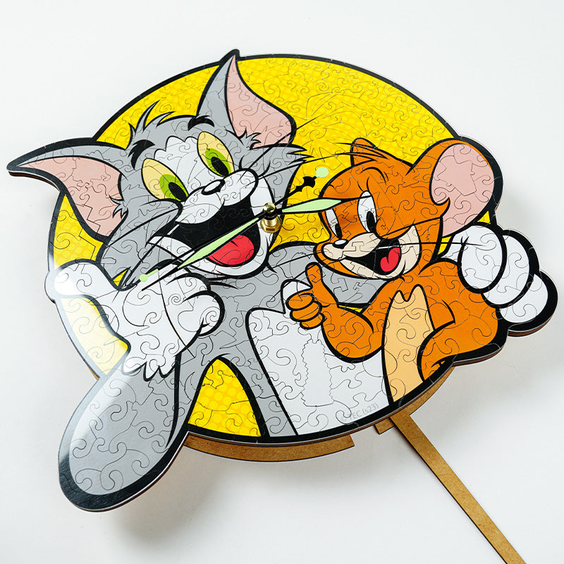 ساعة حائط بازل خشبية توم وجيري 220 قطعة – مع بندول متحرك