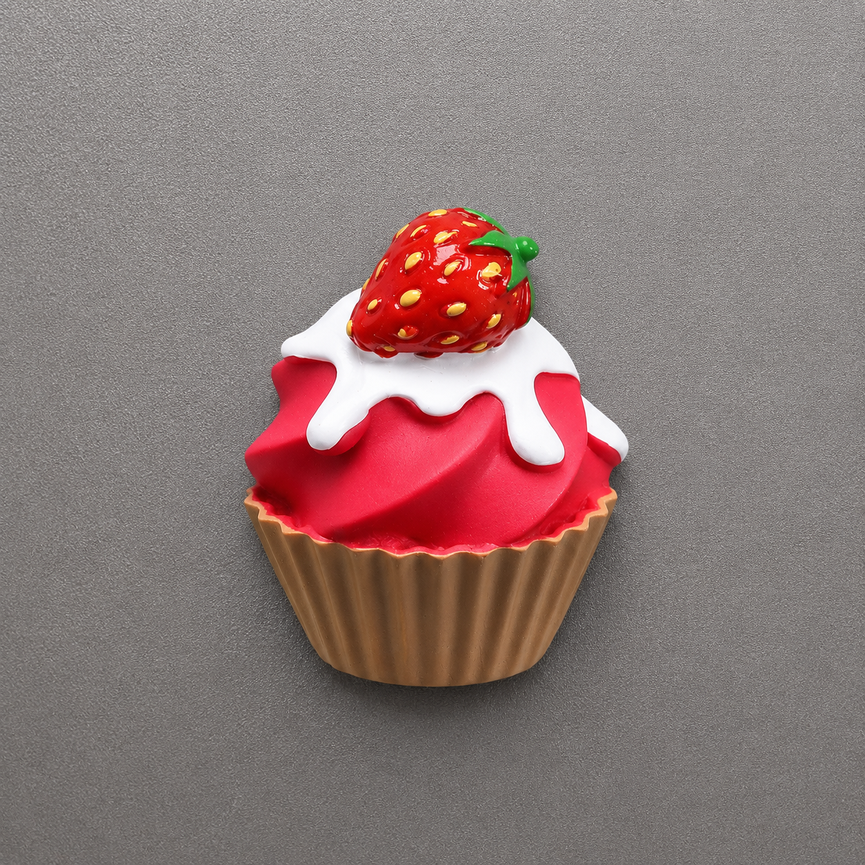 مغناطيس ثلاجة كب كيك الفراولة 🍓