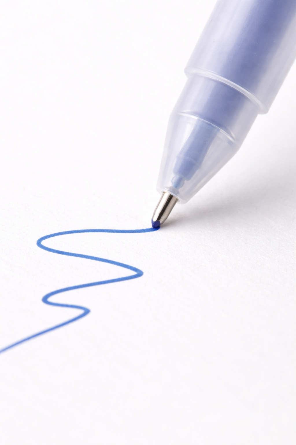 قلم جل أزرق - كتابة دقيقة