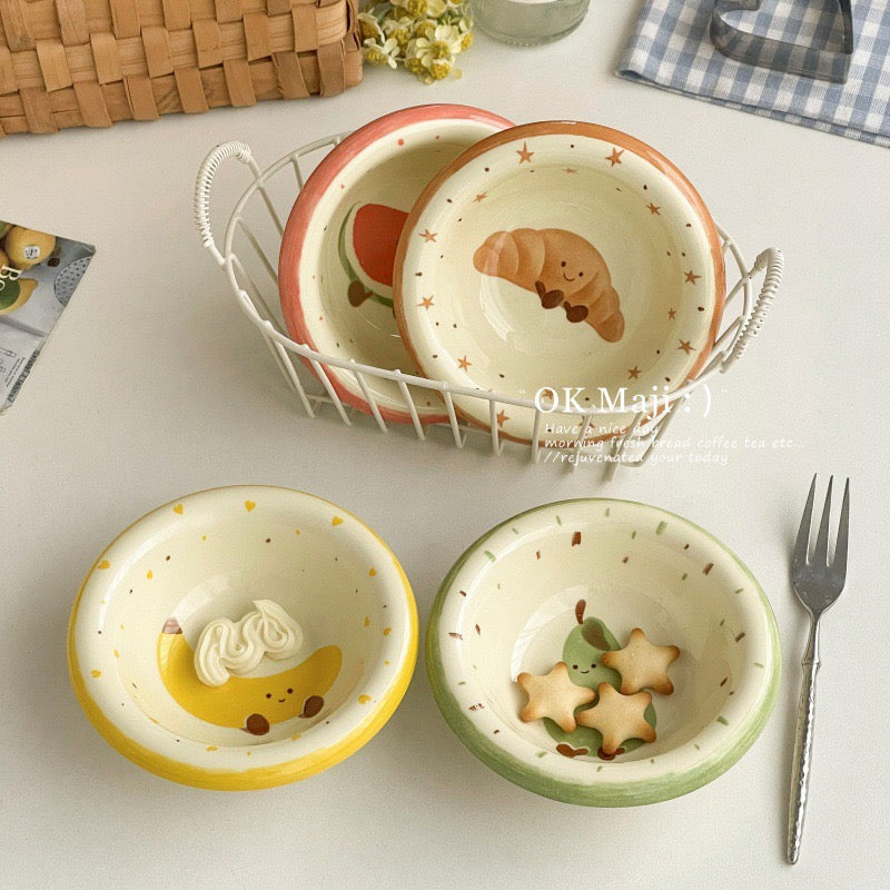 أوعية سيراميك لطيفة مع بسكويت للتقديم