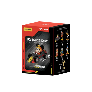 علبة صندوق مفاجآت ميكي وأصدقائه F1 Race Day من 52TOYS