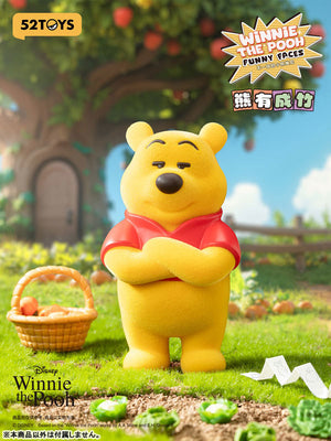 مجسم ويني الدبدوب بتعبير جاد ويدين متقاطعتين